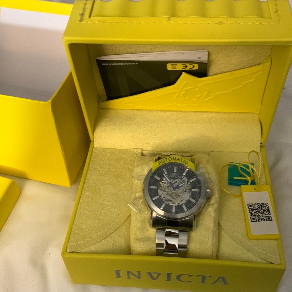 NWT Brand New In box with tags Automatic Invicta Mens Watch very nice